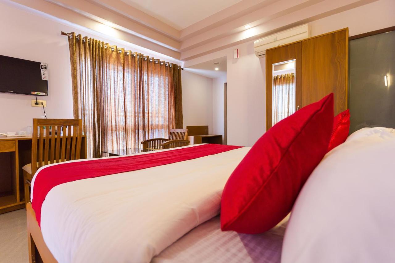 Hotel Garden Inn Kochi Esterno foto
