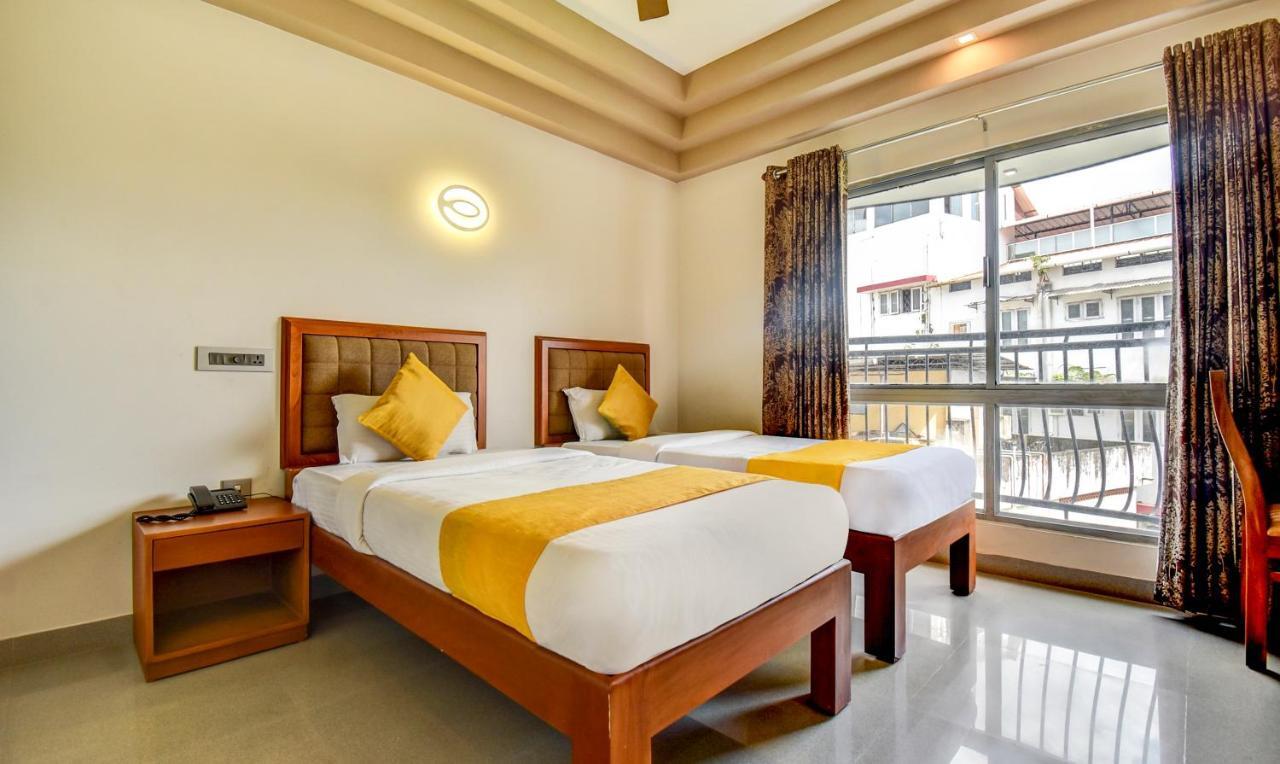 Hotel Garden Inn Kochi Esterno foto