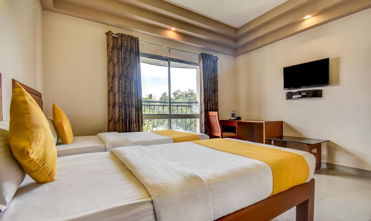 Hotel Garden Inn Kochi Esterno foto