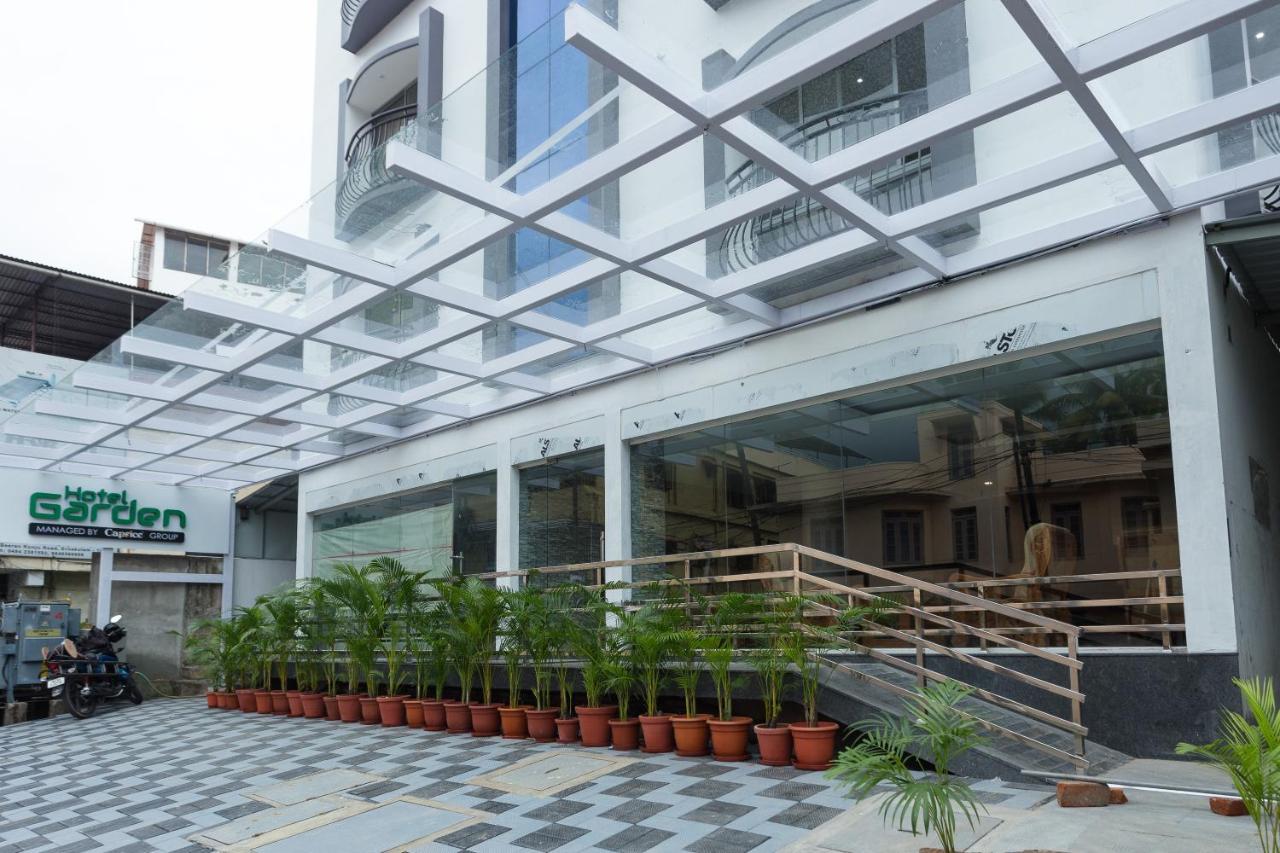 Hotel Garden Inn Kochi Esterno foto